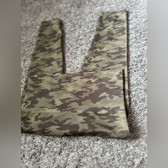 Women’s Spanx Look At Me Now Leggings Green Camo Size XL - Picture 4 of 7